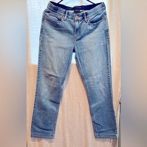 Levi. Perfect Waist, straight 525. Women 8. Cotton with Elastane. Stone washed